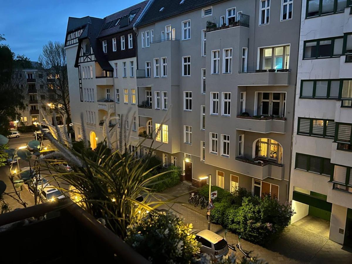 Cozy Modern Apartment With Small Balcony In The Heart Of Berlin Ngoại thất bức ảnh