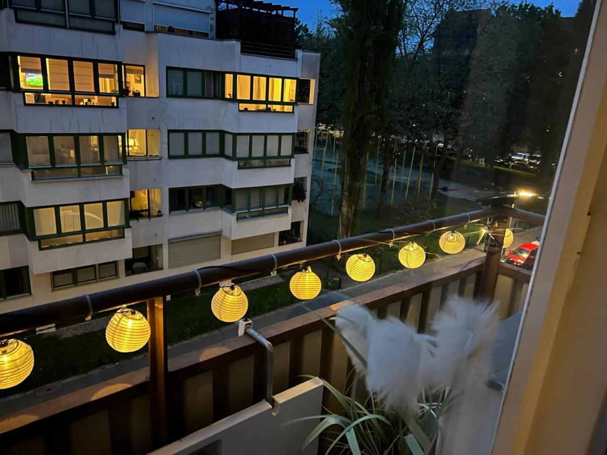 Cozy Modern Apartment With Small Balcony In The Heart Of Berlin Ngoại thất bức ảnh
