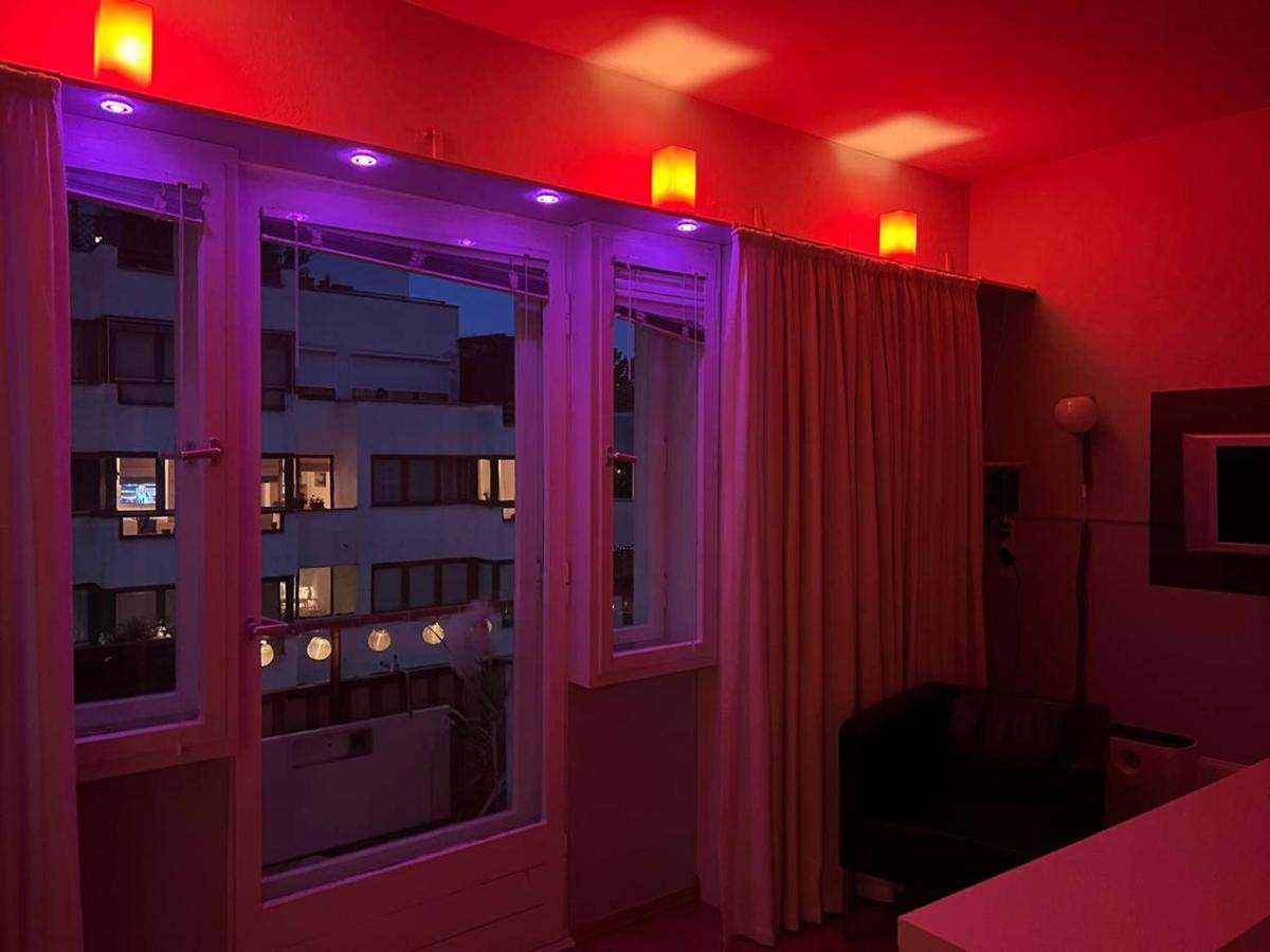 Cozy Modern Apartment With Small Balcony In The Heart Of Berlin Ngoại thất bức ảnh
