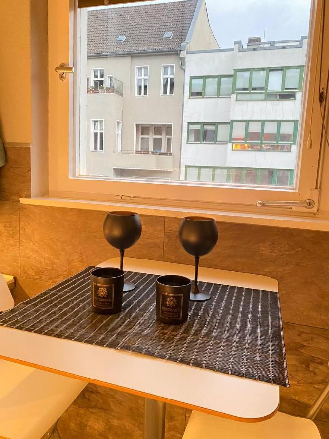 Cozy Modern Apartment With Small Balcony In The Heart Of Berlin Ngoại thất bức ảnh