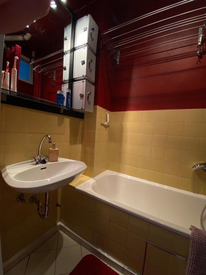 Cozy Modern Apartment With Small Balcony In The Heart Of Berlin Ngoại thất bức ảnh