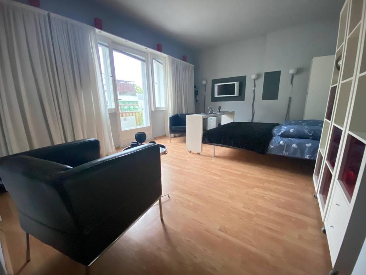 Cozy Modern Apartment With Small Balcony In The Heart Of Berlin Ngoại thất bức ảnh